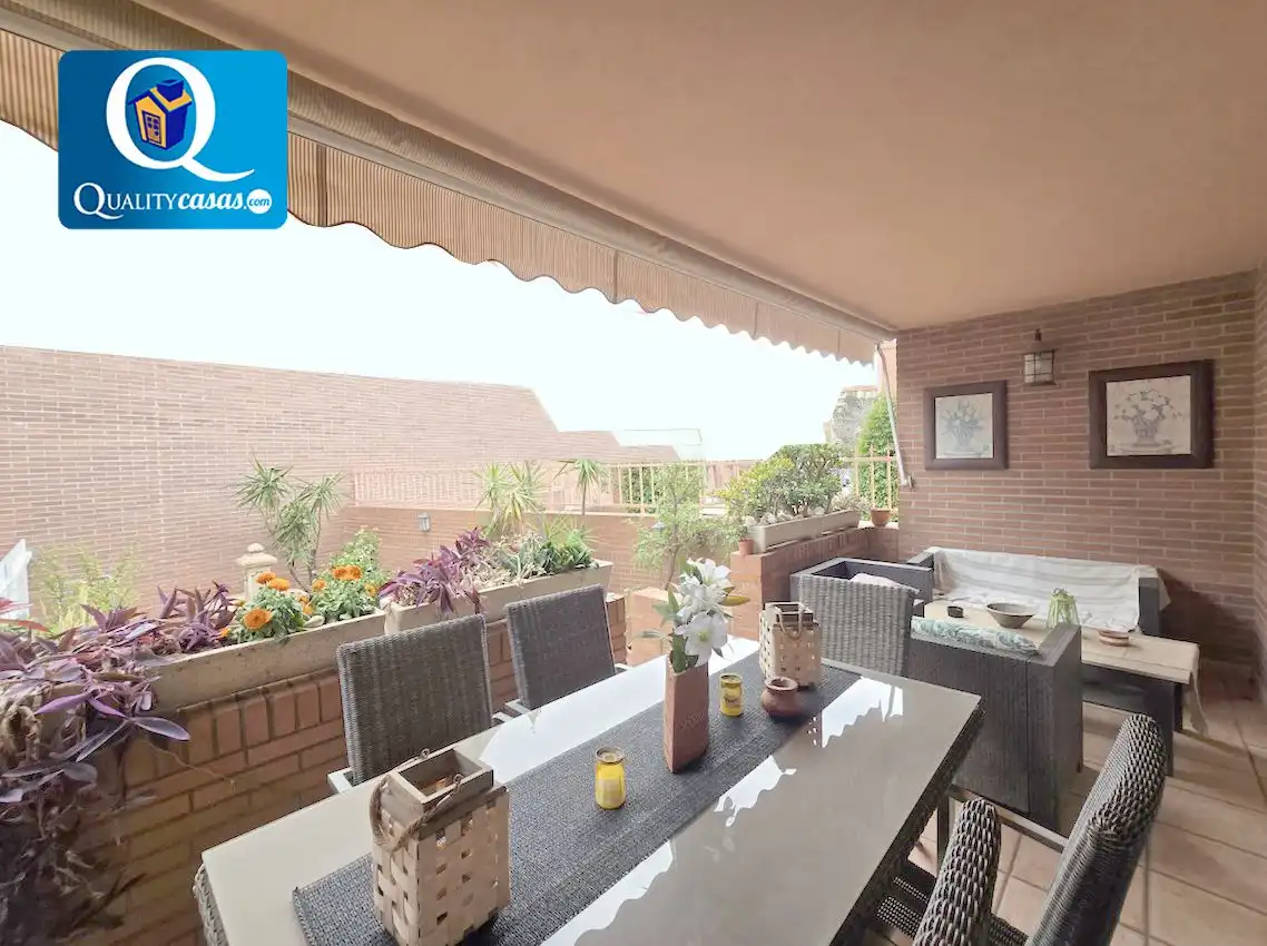 Terrassa de Casa o xalet en venda en Alicante / Alacant amb Aire condicionat, Terrassa i Piscina comunitària