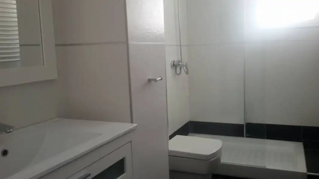 Badezimmer von Wohnungen zur Miete in Valladolid mit Heizung, Parkett und Möbliert