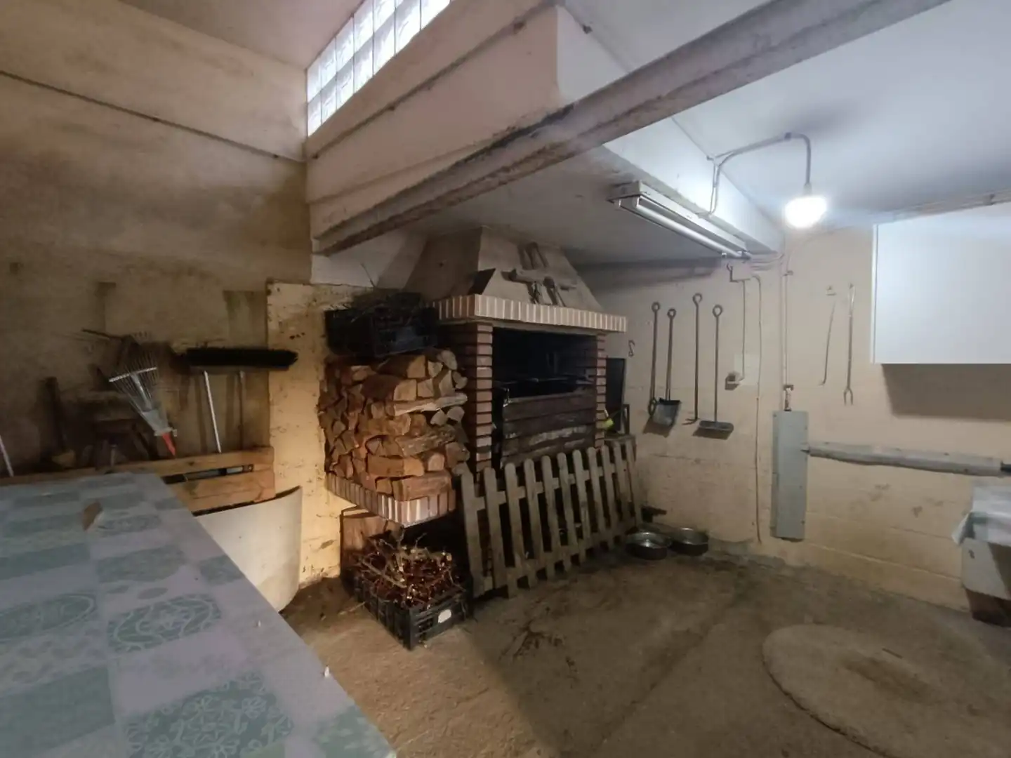 Wohnung zum Verkauf in Touro mit Privatgarten, Terrasse und Abstellraum