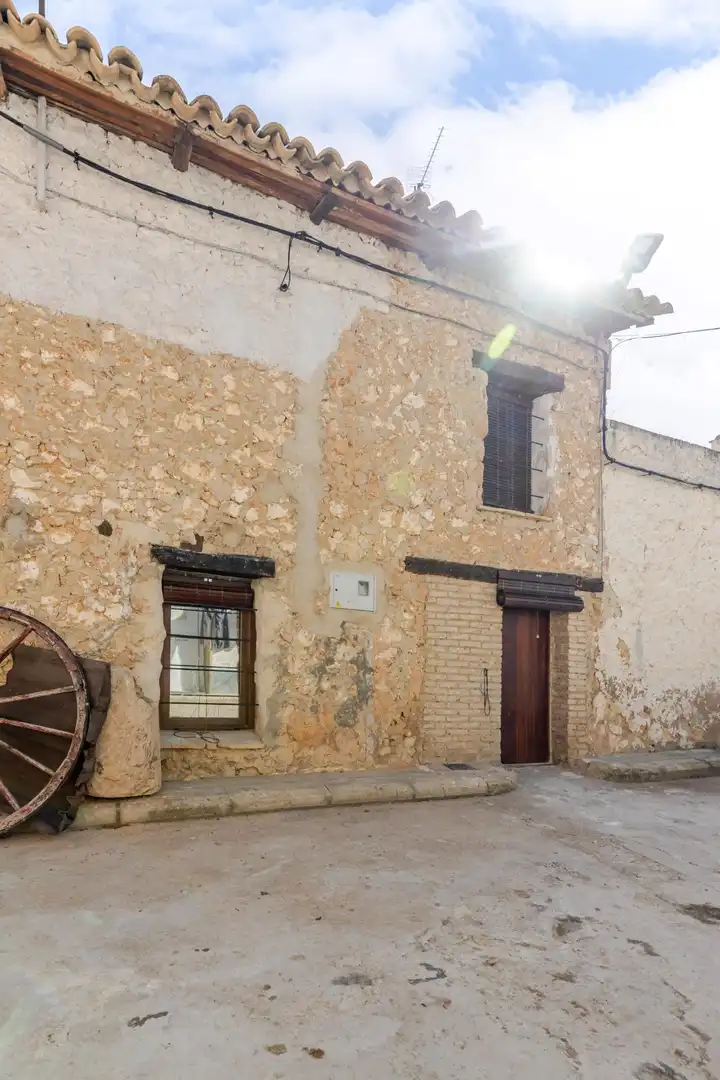 Vista exterior de Finca rústica en venta en Venta del Moro con Jardín privado, Terraza y Amueblado