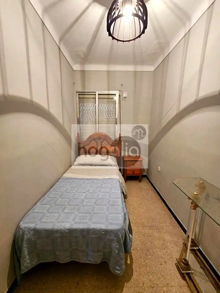 Dormitori de Pis de lloguer en Sevilla amb Aire condicionat i Moblat
