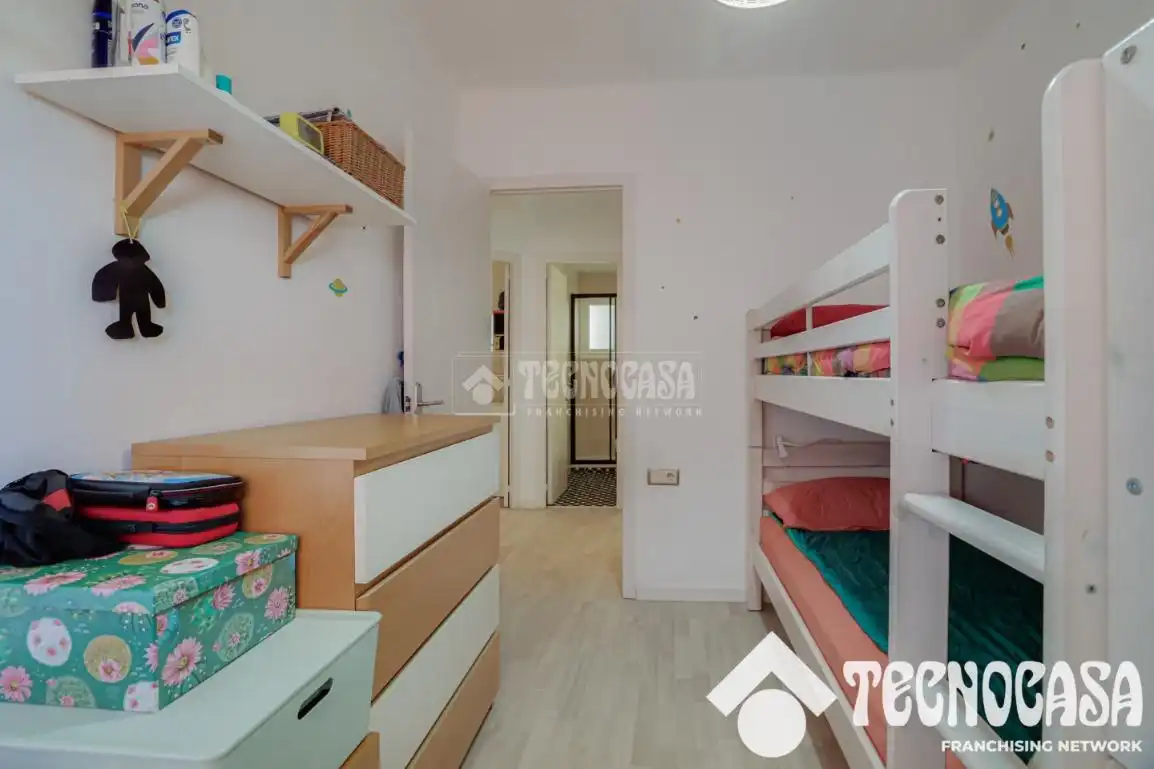 Habitación de Piso en venta en Badalona con Calefacción y Balcón