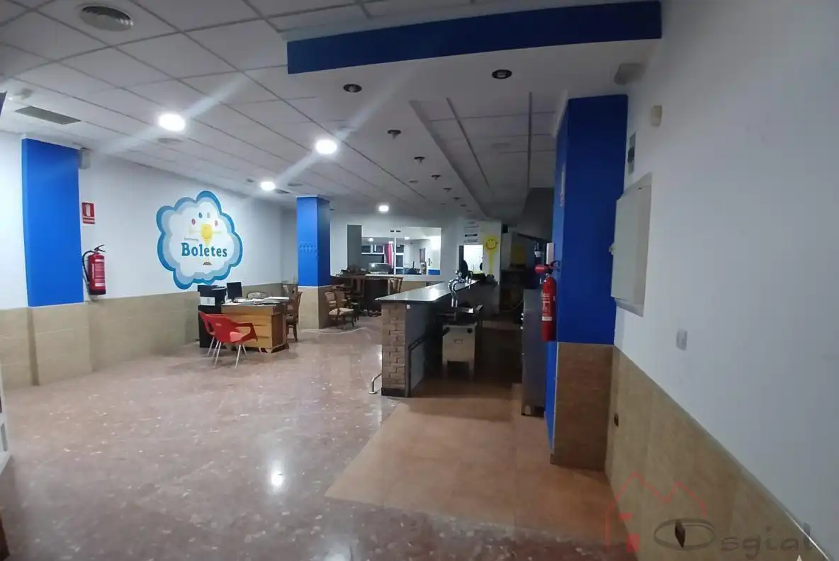 Locale commerciale in vendita a Sant Rafael