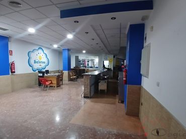 Locale commerciale in vendita a Sant Rafael