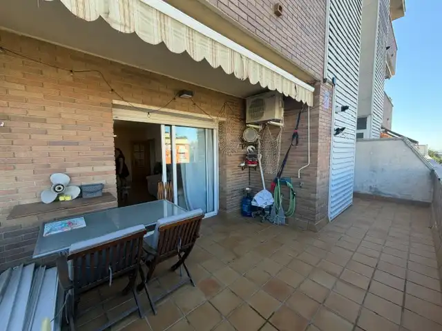 Piso con terraza en venta en Passeig del Camp del Roure 871L