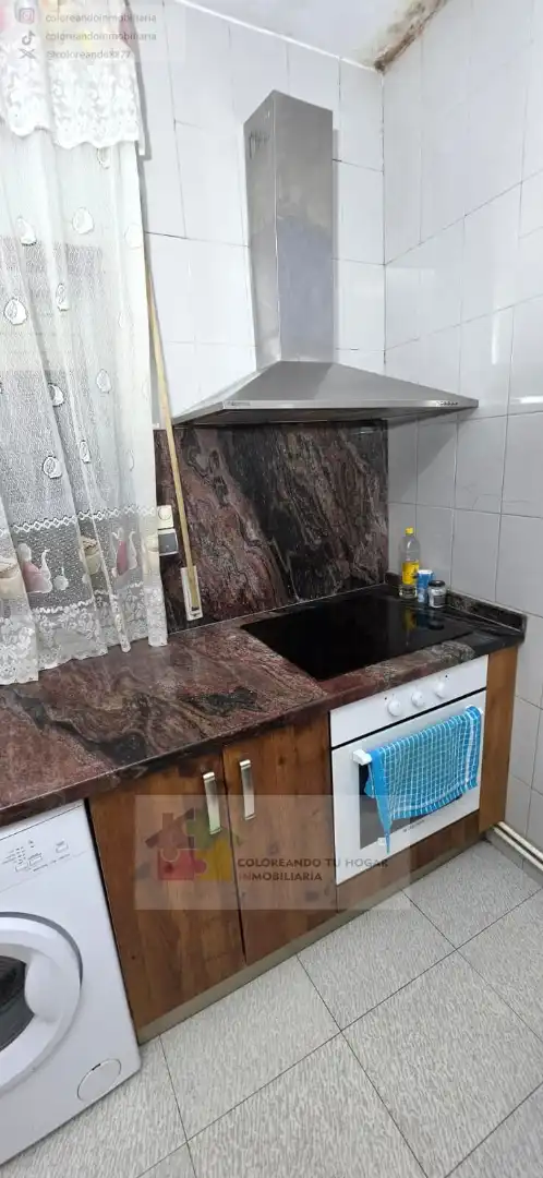 Cuina de Pis de lloguer en Villadangos del Páramo amb Calefacció, Parquet i Moblat