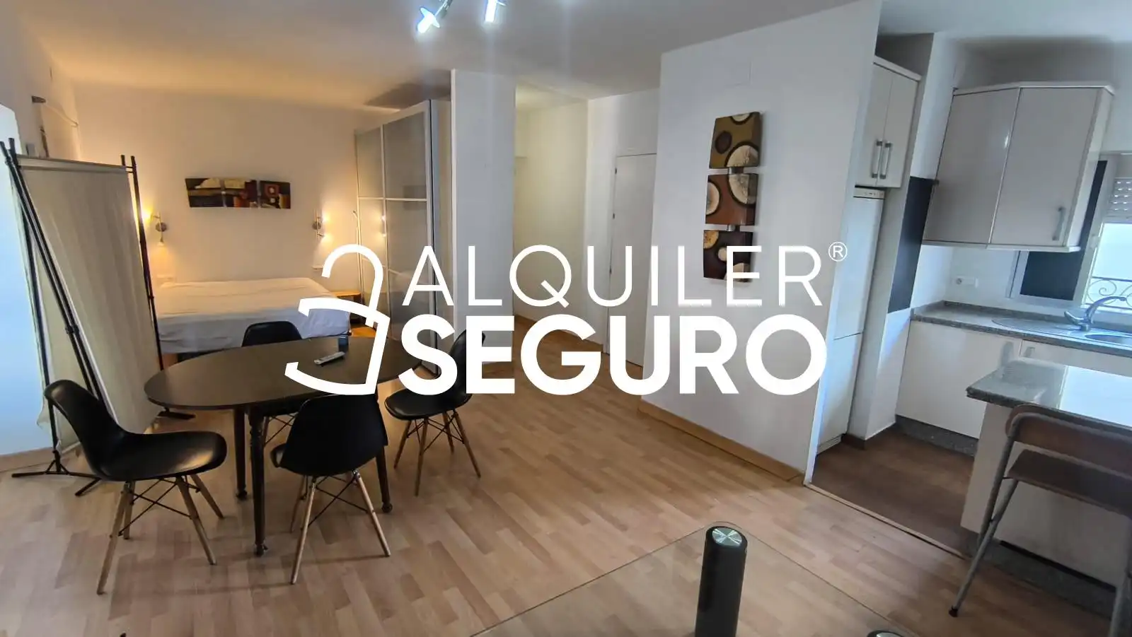 Study for rent in Sevilla  with Air Conditioner and Furnished