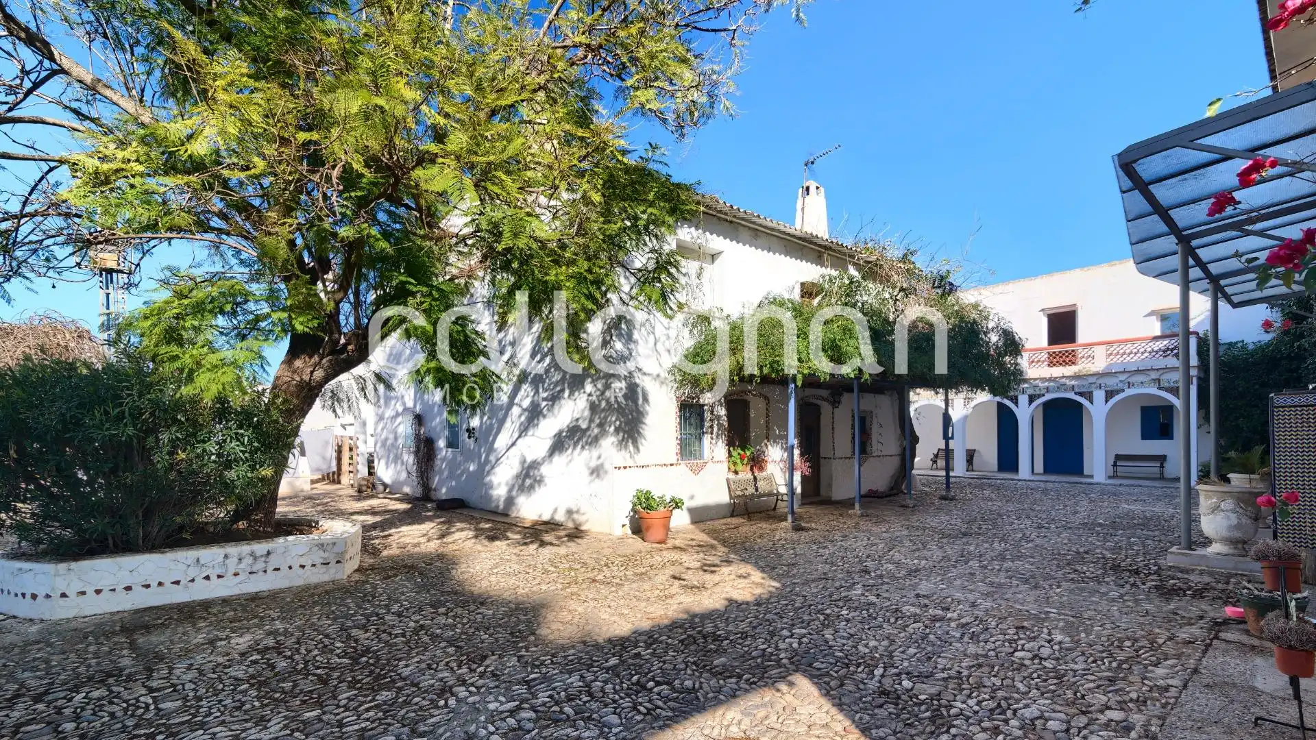 Vista exterior de Casa o xalet en venda en Manises amb Aire condicionat, Calefacció i Jardí privat