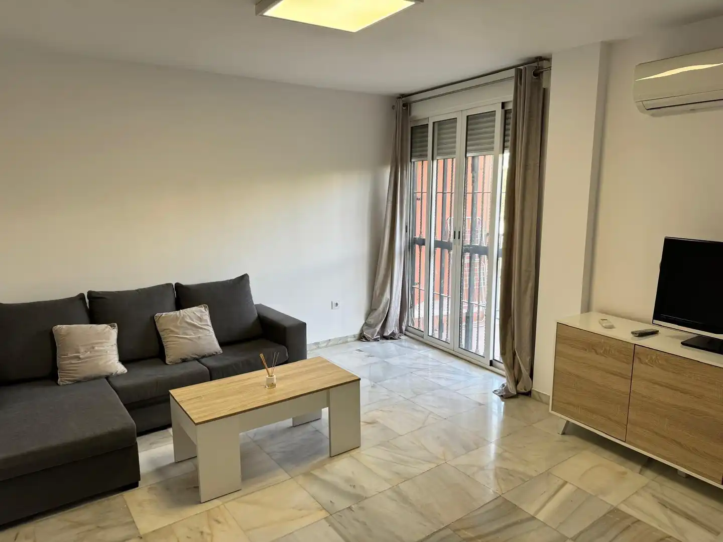 Wohnzimmer von Wohnungen zur Miete in Dos Hermanas mit Klimaanlage, Terrasse und Möbliert