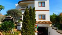 Vista exterior de Casa o xalet en venda en Sant Feliu de Guíxols amb Terrassa i Piscina