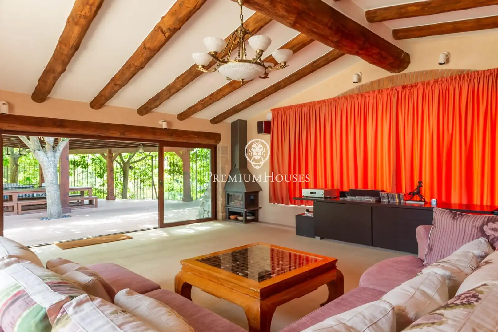 Sala d'estar de Finca rústica en venda en Sant Andreu de Llavaneres amb Aire condicionat, Calefacció i Piscina