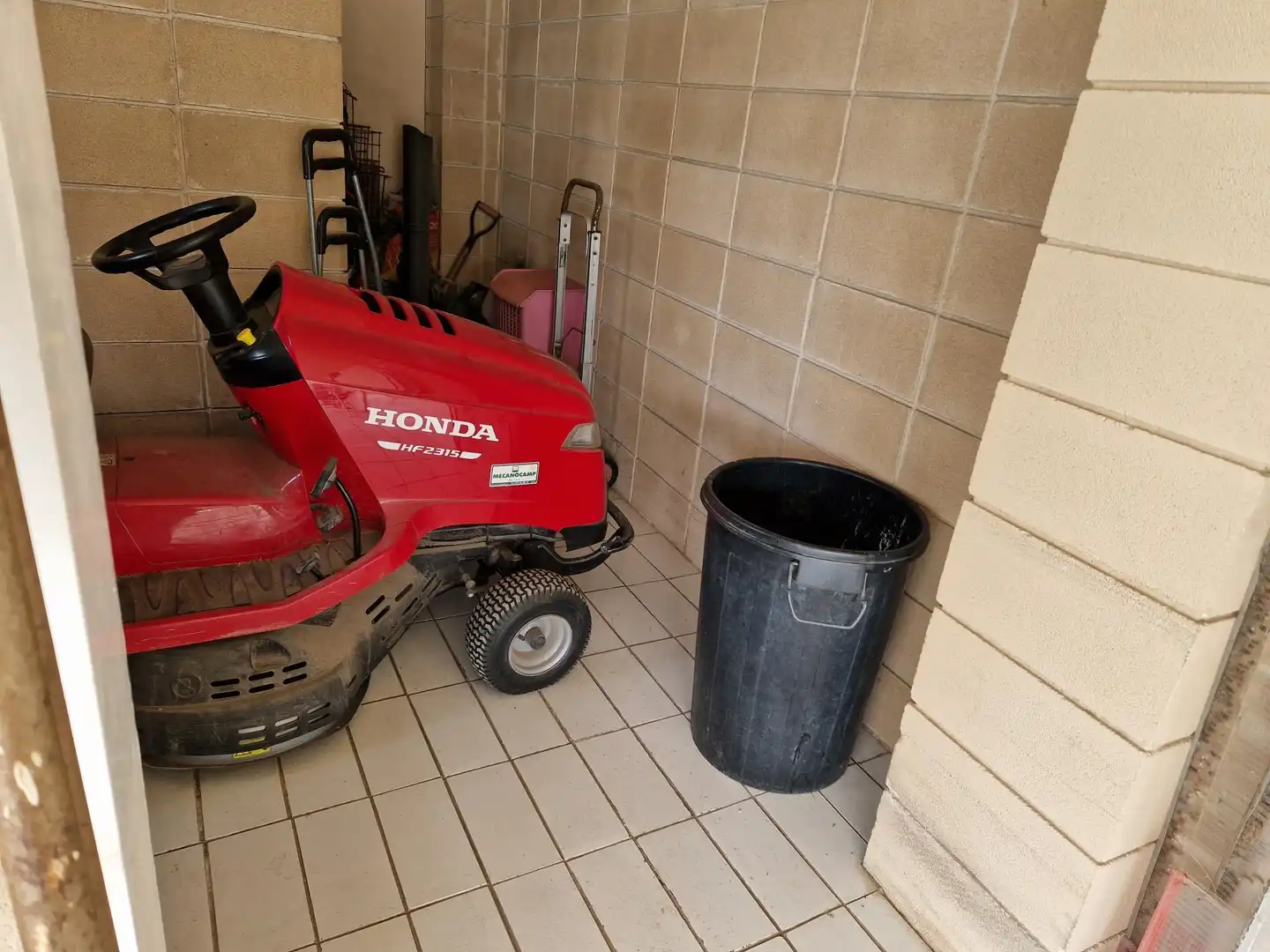 Aparcament de Casa o xalet en venda en Tàrrega amb Calefacció, Terrassa i Moblat