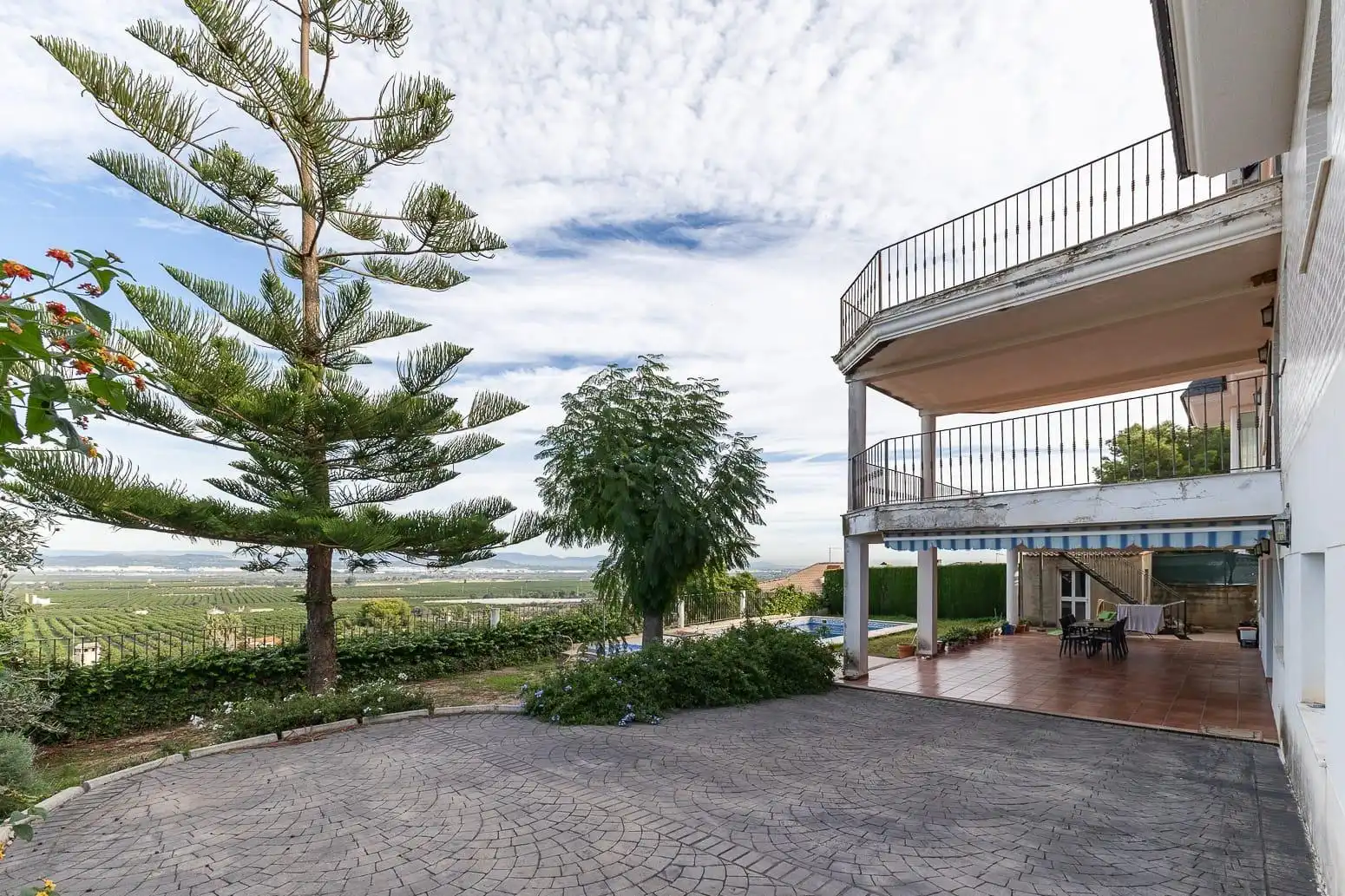 Vista exterior de Casa o chalet en venta en Chiva con Aire acondicionado, Terraza y Piscina