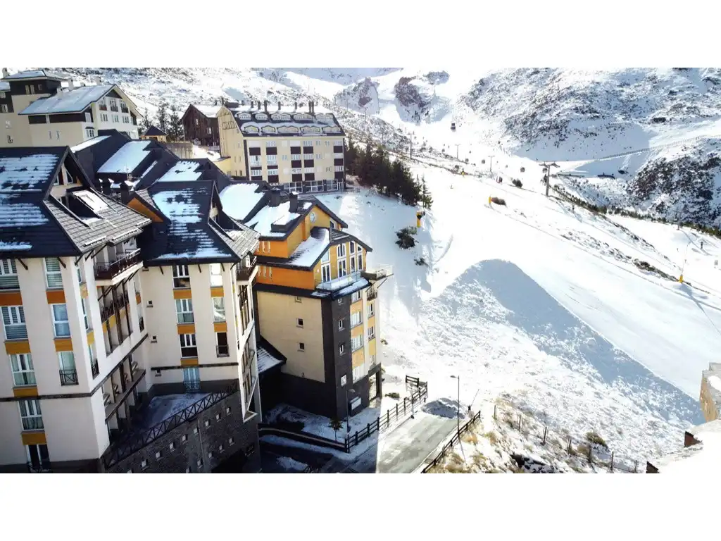 Vista exterior de Apartamento en venta en Sierra Nevada con Piscina