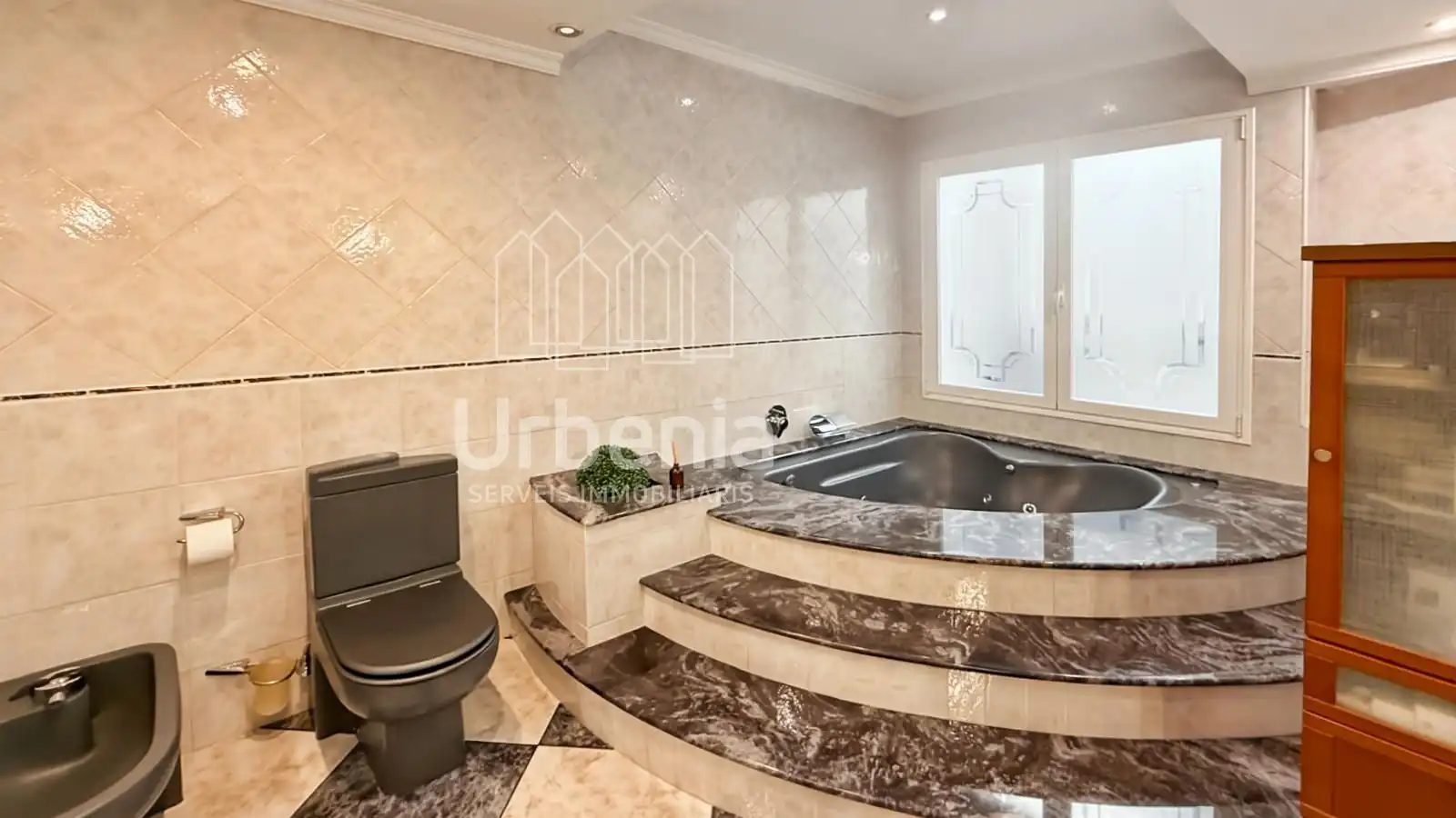 Bathroom of Flat for sale in Sant Cebrià de Vallalta  with Air Conditioner, Heating and Terrace