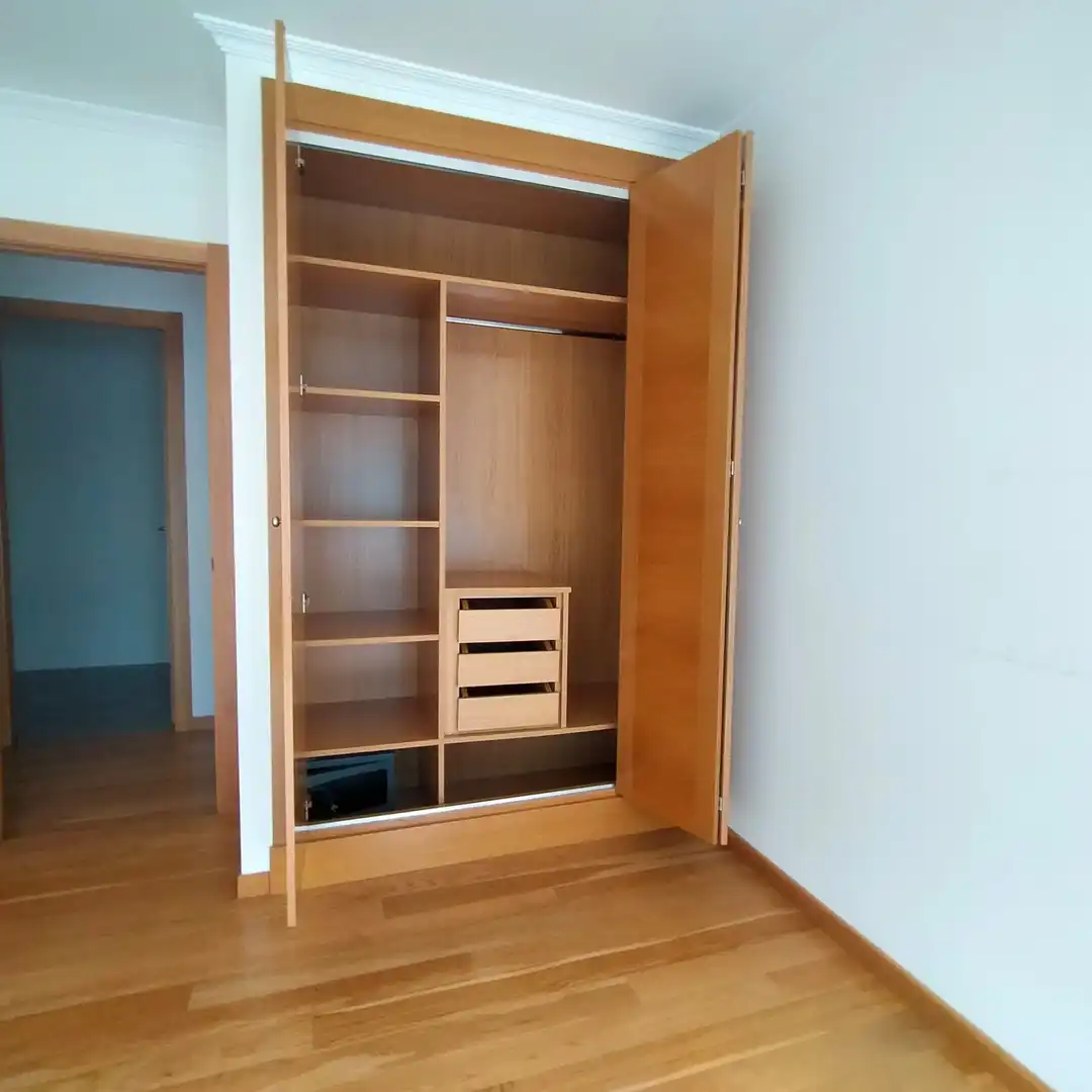 Habitación de Piso en venta en Santiago de Compostela  con Calefacción, Jardín privado y Parquet