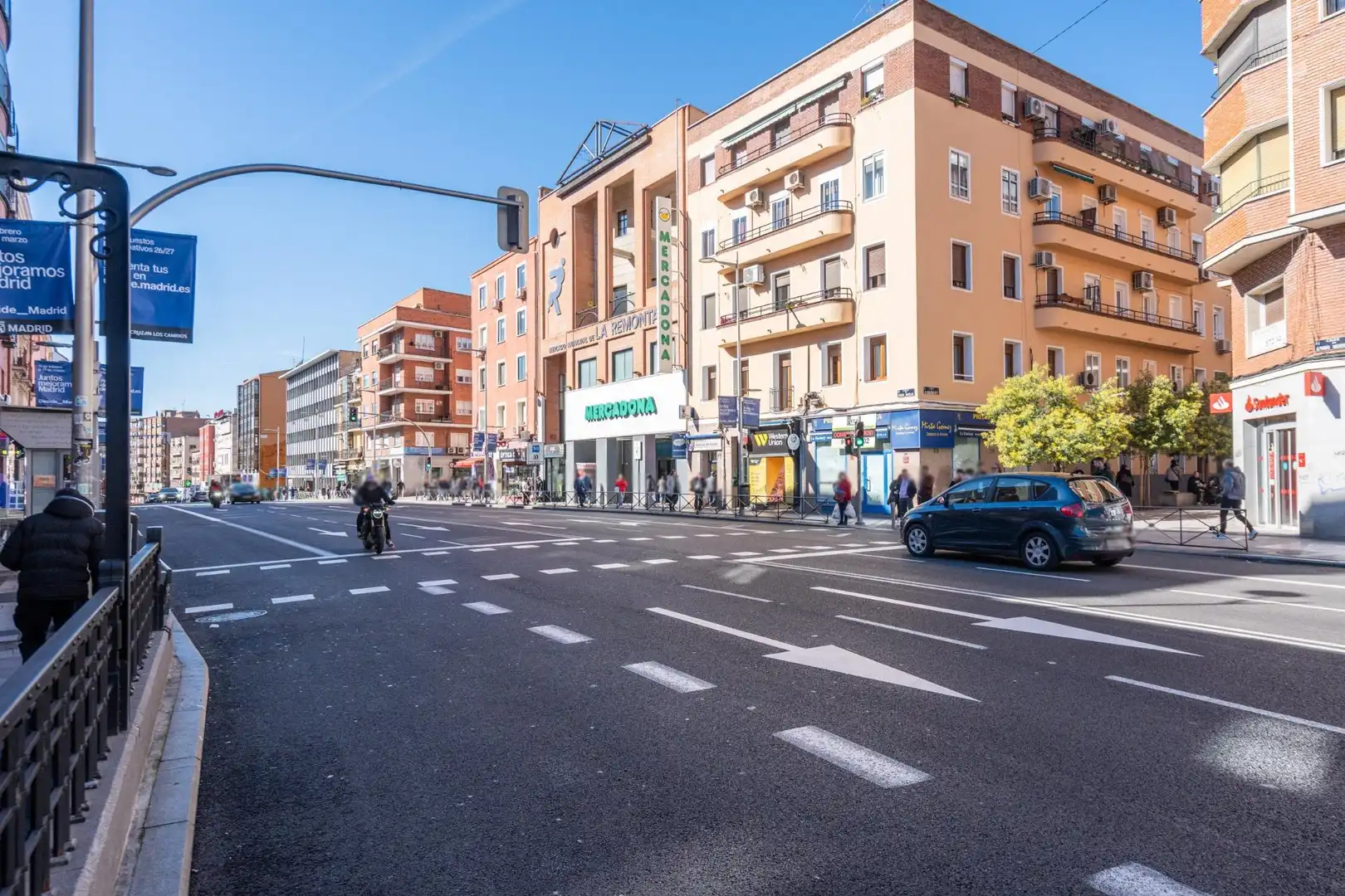 Vista exterior de Piso en venta en Madrid con Calefacción