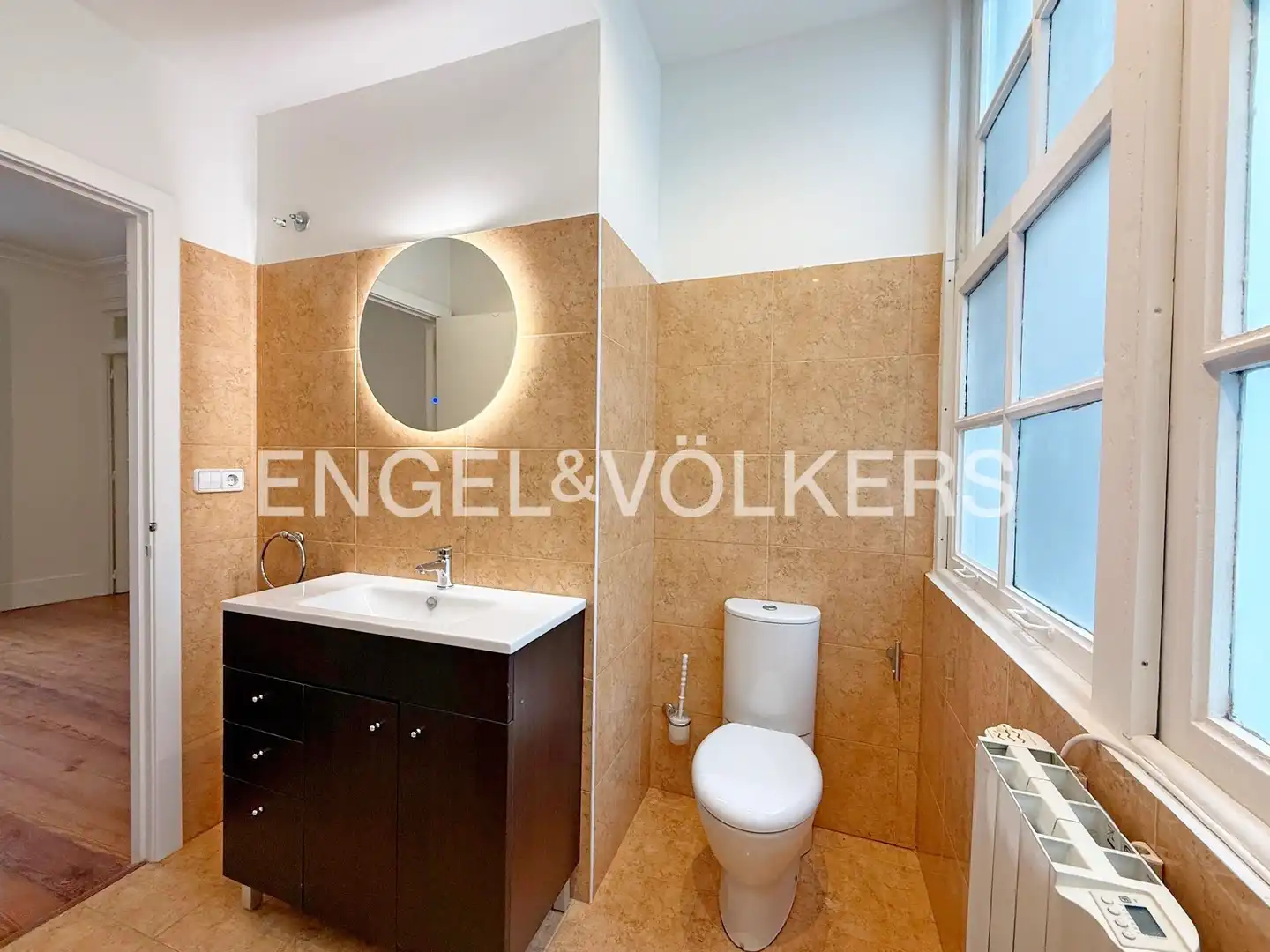 Baño de Piso de alquiler en A Coruña Capital  con Calefacción, Parquet y Balcón