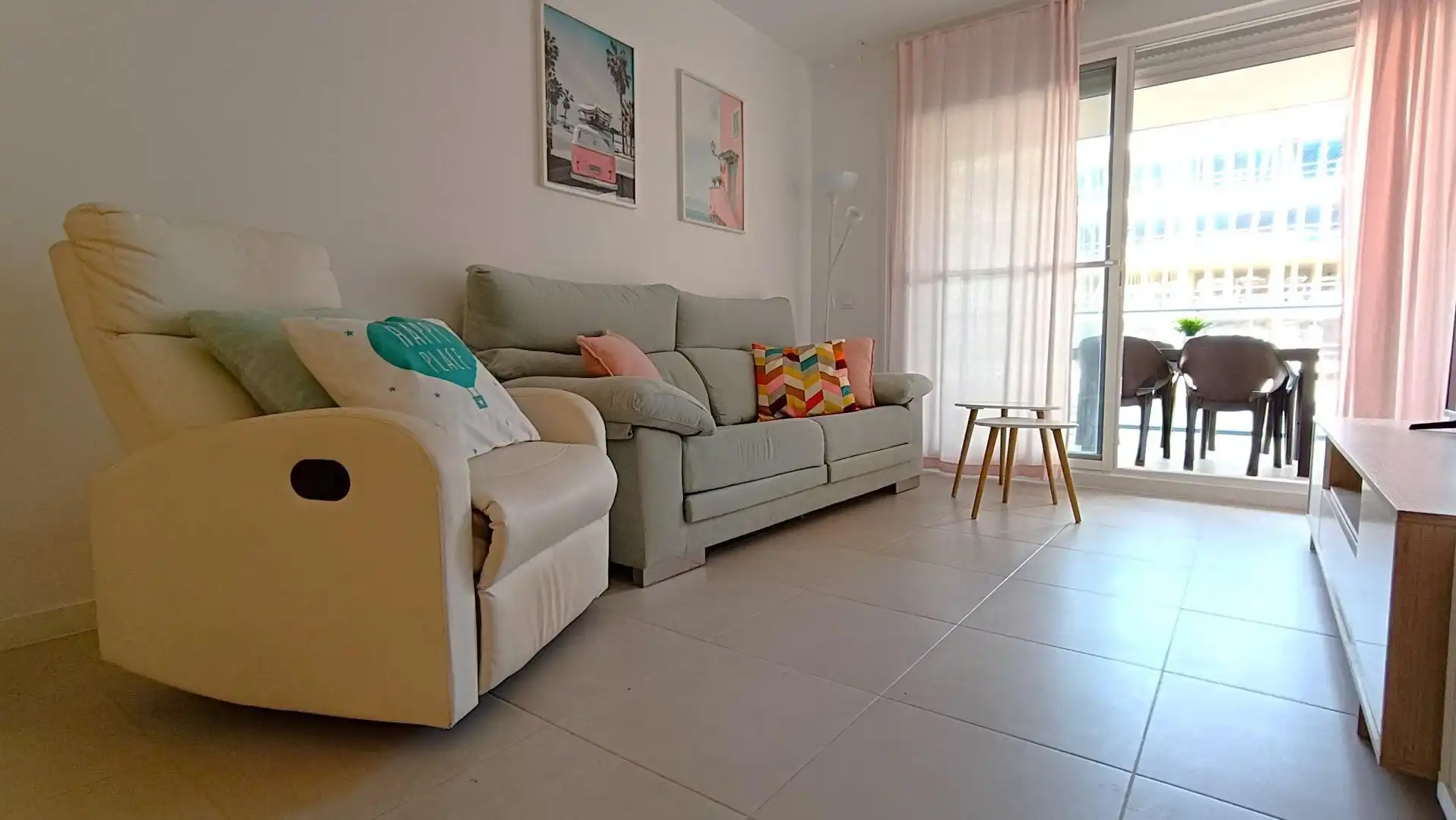Sala d'estar de Apartament de lloguer en El Puig de Santa Maria amb Aire condicionat, Calefacció i Jardí privat