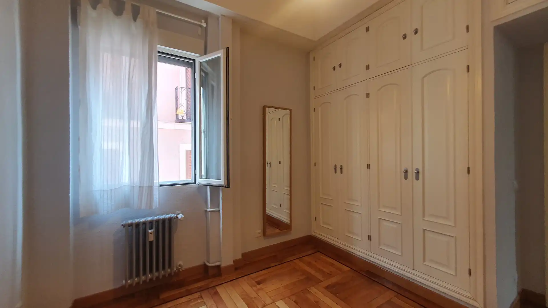 Flat for rent in Calle de San Bernardo, Universidad - Malasaña