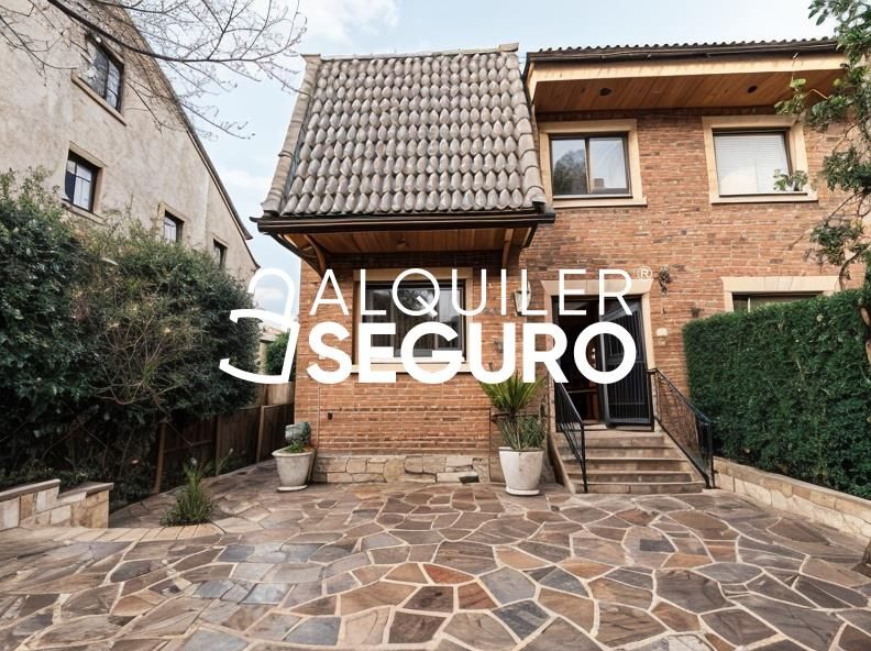 Vista exterior de Casa o xalet de lloguer en Collado Villalba amb Calefacció, Terrassa i Moblat