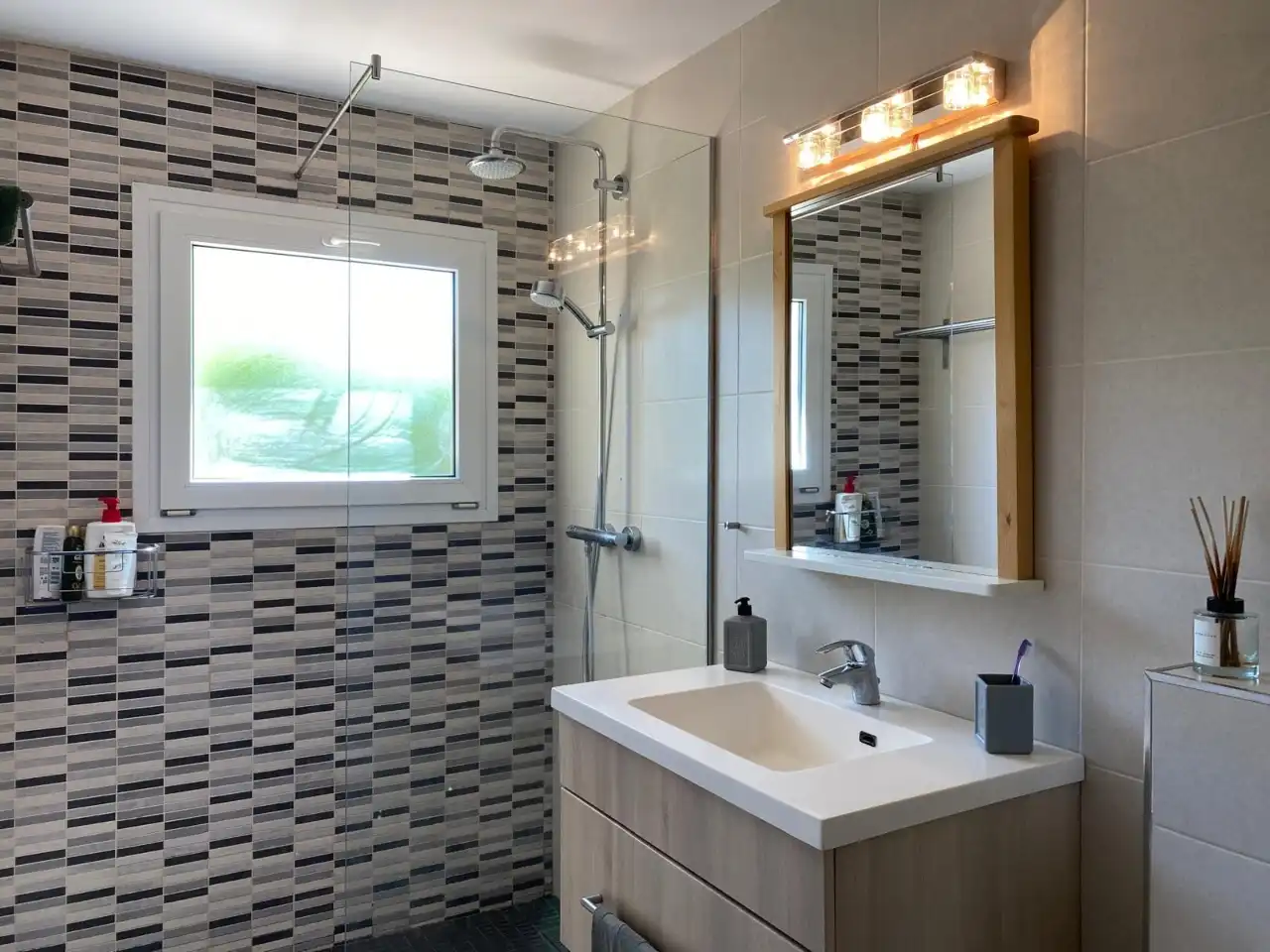 Baño de Casa o chalet en venta en L'Estartit con Aire acondicionado, Calefacción y Jardín privado