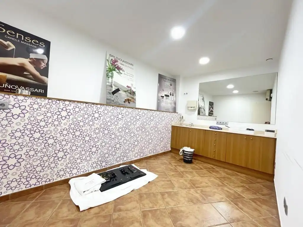 Bathroom of Commercial properties for sale in Terrassa  with Air Conditioner and Parquet flooring