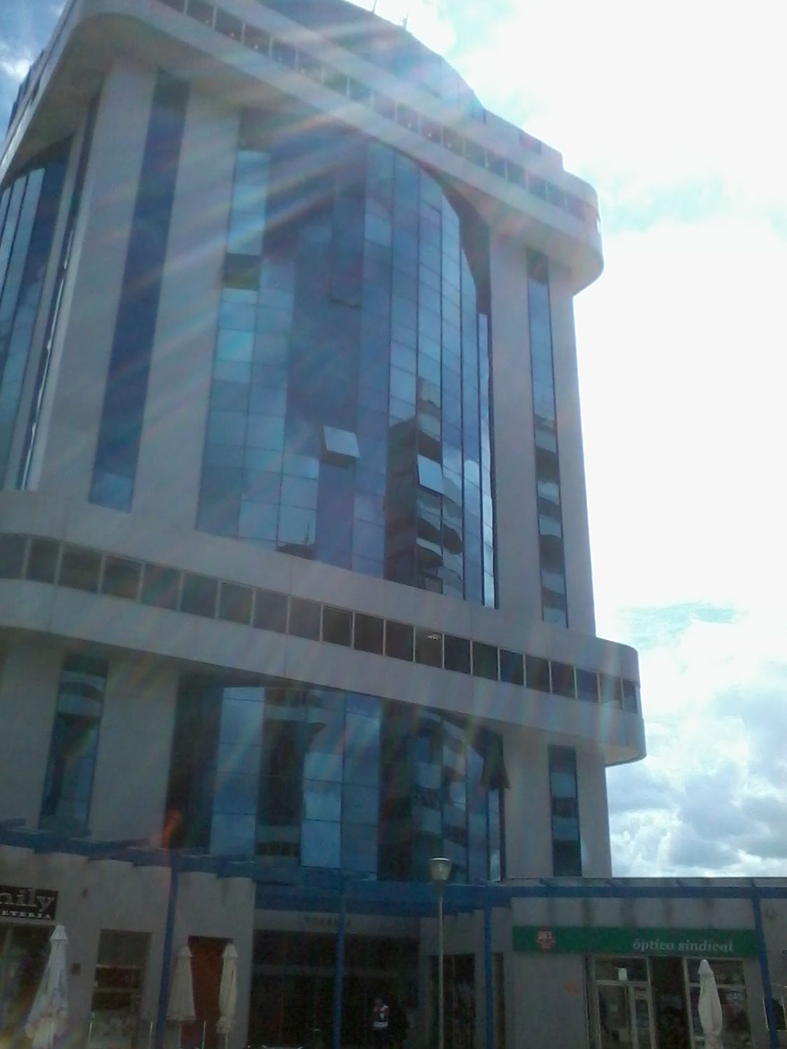 Vista exterior de Oficina de lloguer en  Sevilla Capital amb Calefacció