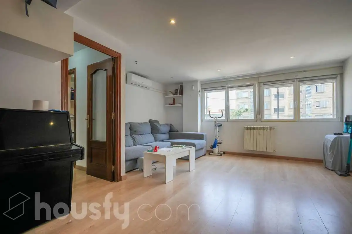 Living room of Flat for sale in Madrid  with Air Conditioner, Heating and Storage room