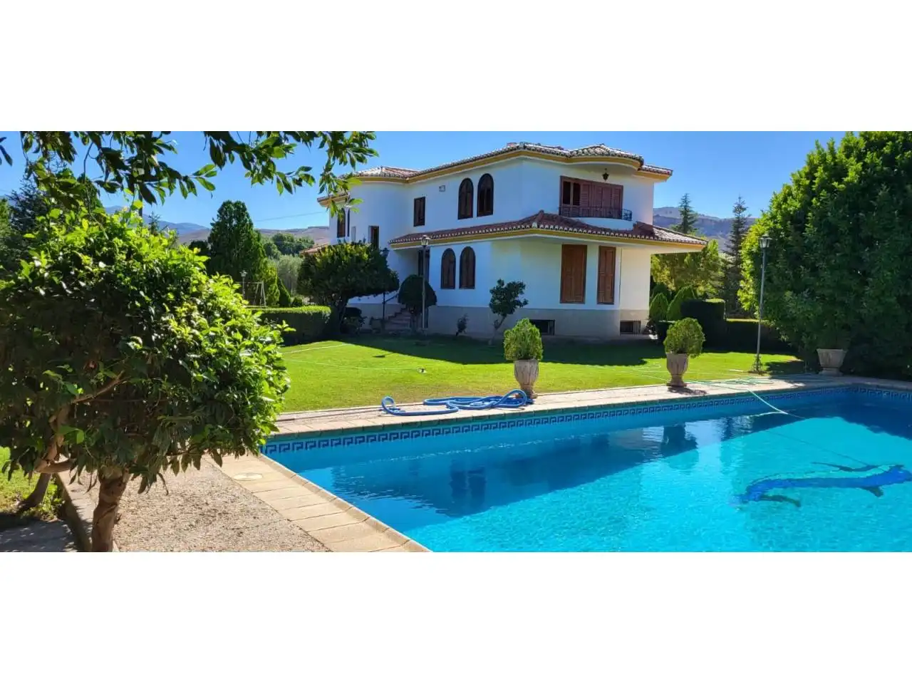 Vista exterior de Casa o xalet en venda en Baza amb Calefacció, Jardí privat i Terrassa