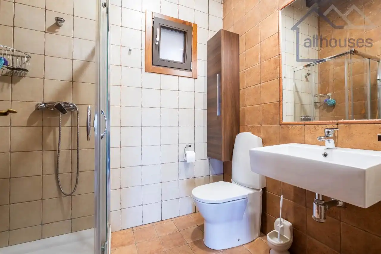 Baño de Casa o chalet en venta en Tui con Calefacción, Jardín privado y Terraza