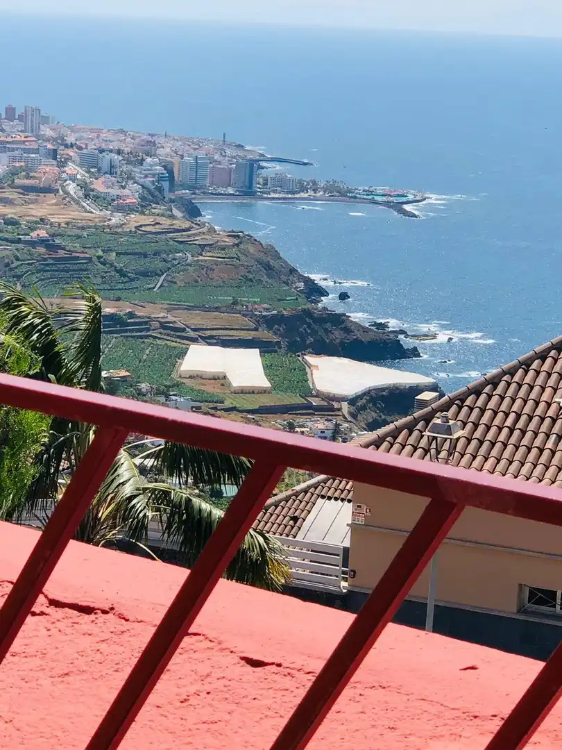 Vista exterior de Casa o chalet en venta en Santa Úrsula con Parquet y Terraza