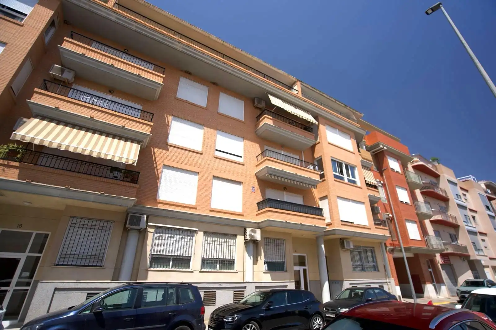 Vista exterior de Piso en venta en La Pobla de Farnals con Aire acondicionado, Horno y Balcón