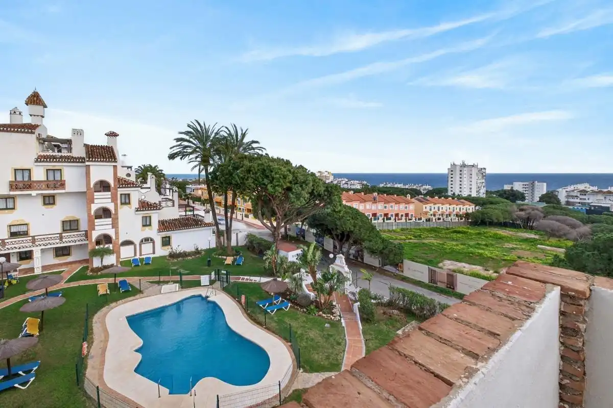 Appartement compact avec piscine à vendre à Calahonda