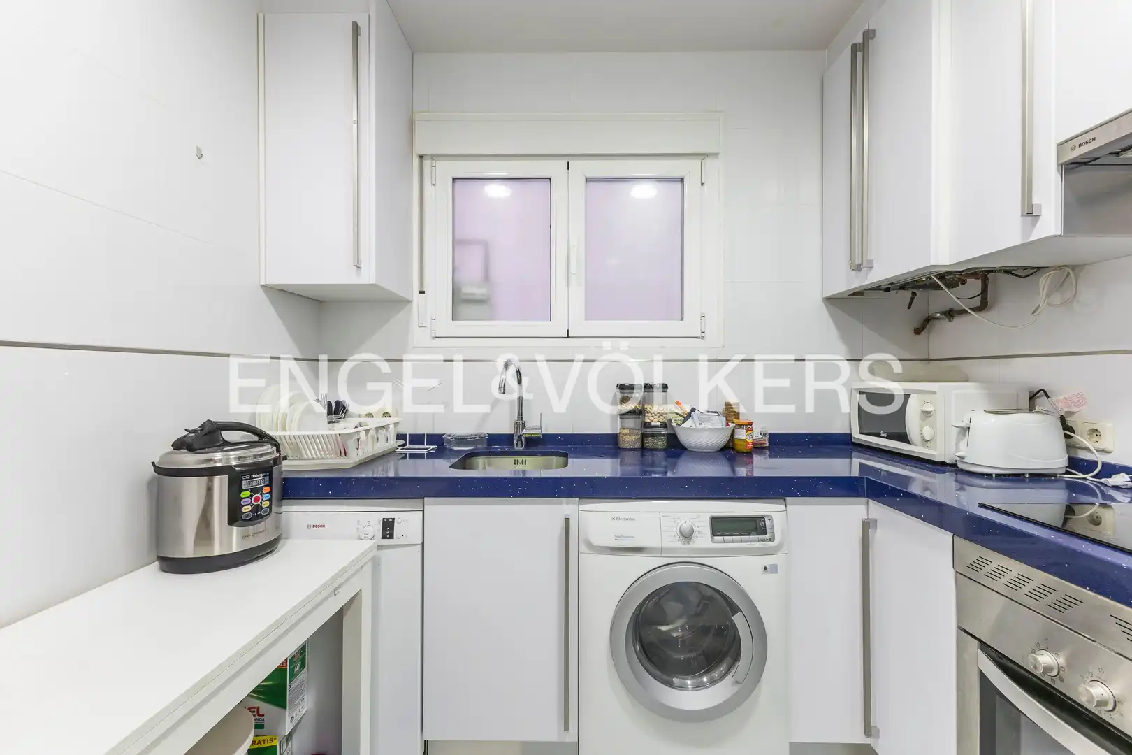Cuina de Apartament de lloguer en Madrid amb Aire condicionat i Calefacció