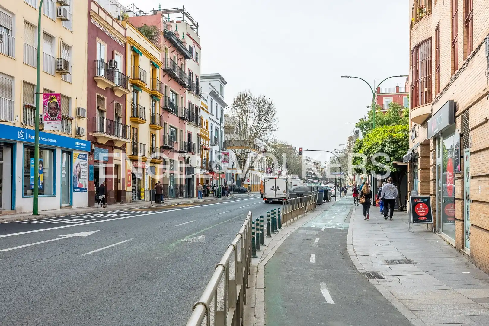 Vista exterior de Piso en venta en Sevilla con Calefacción