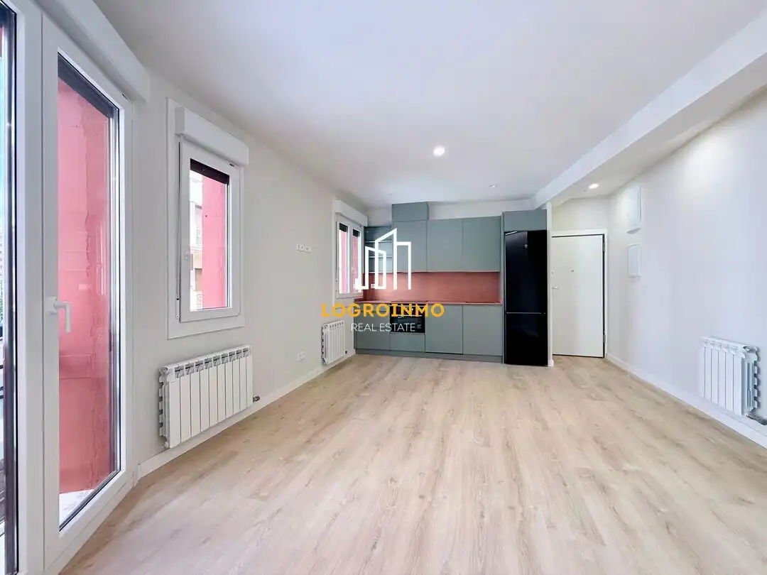 Sala de estar de Piso en venta en  Logroño con Calefacción, Parquet y Balcón