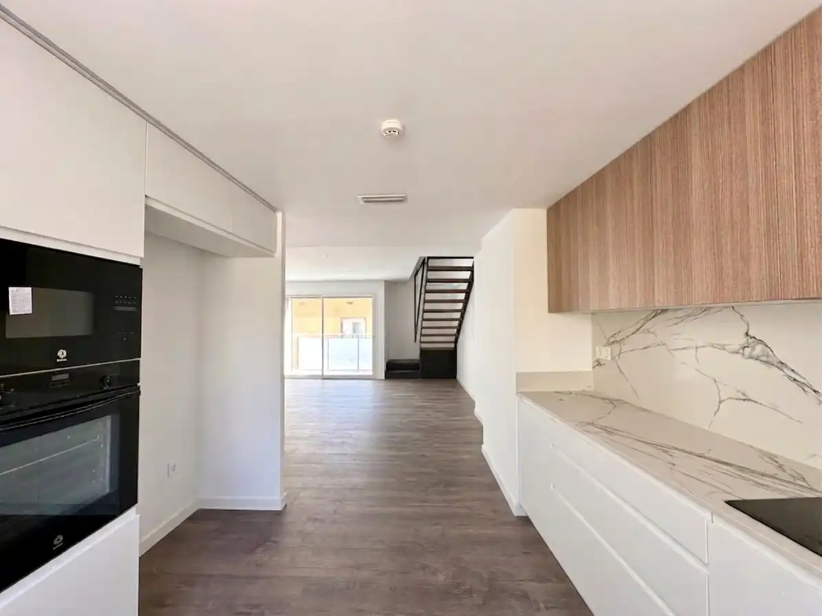 Maisonette zum Verkauf in Badalona mit Klimaanlage, Heizung und Parkett