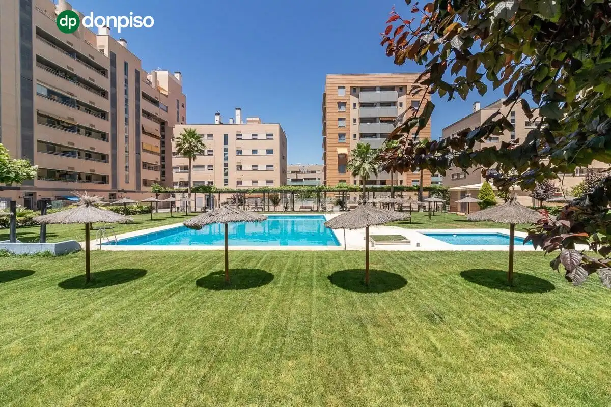 Penthouse with pool for sale in Avenida DE LA ILUSTRACION 77