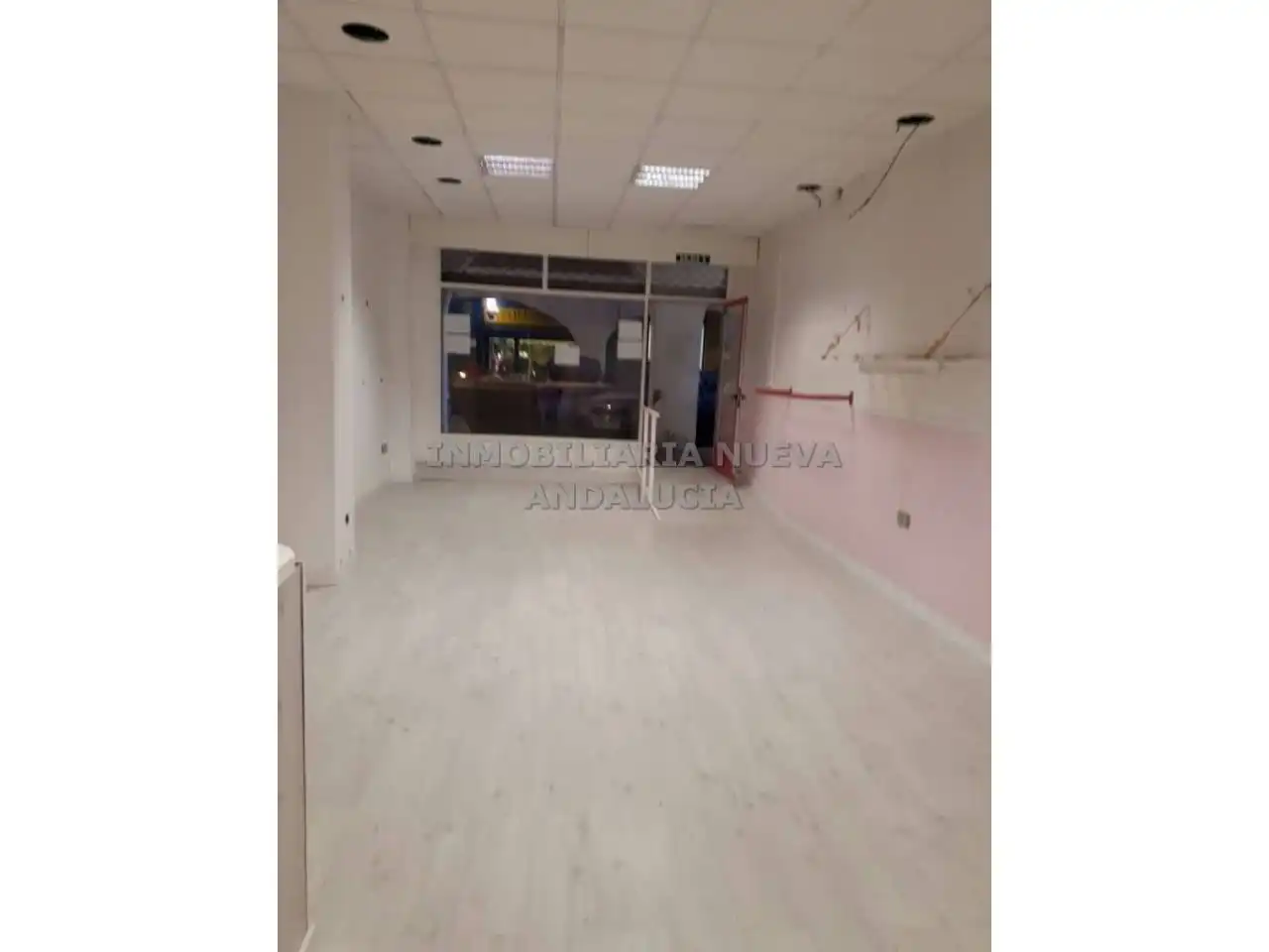 Local comercial de lloguer a Oliveros - Altamira