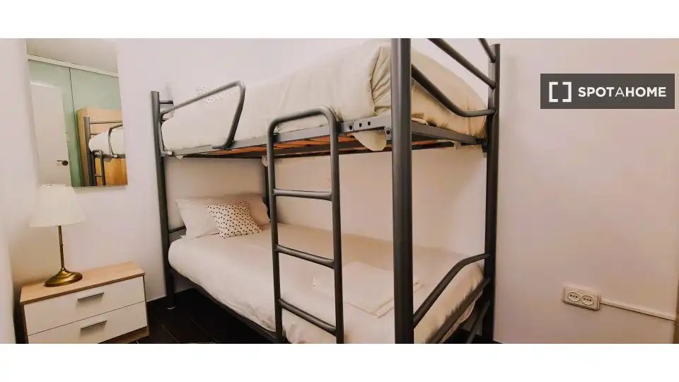 Bedroom of Flat for rent in Madrid  with Air Conditioner, Heating and Furnished