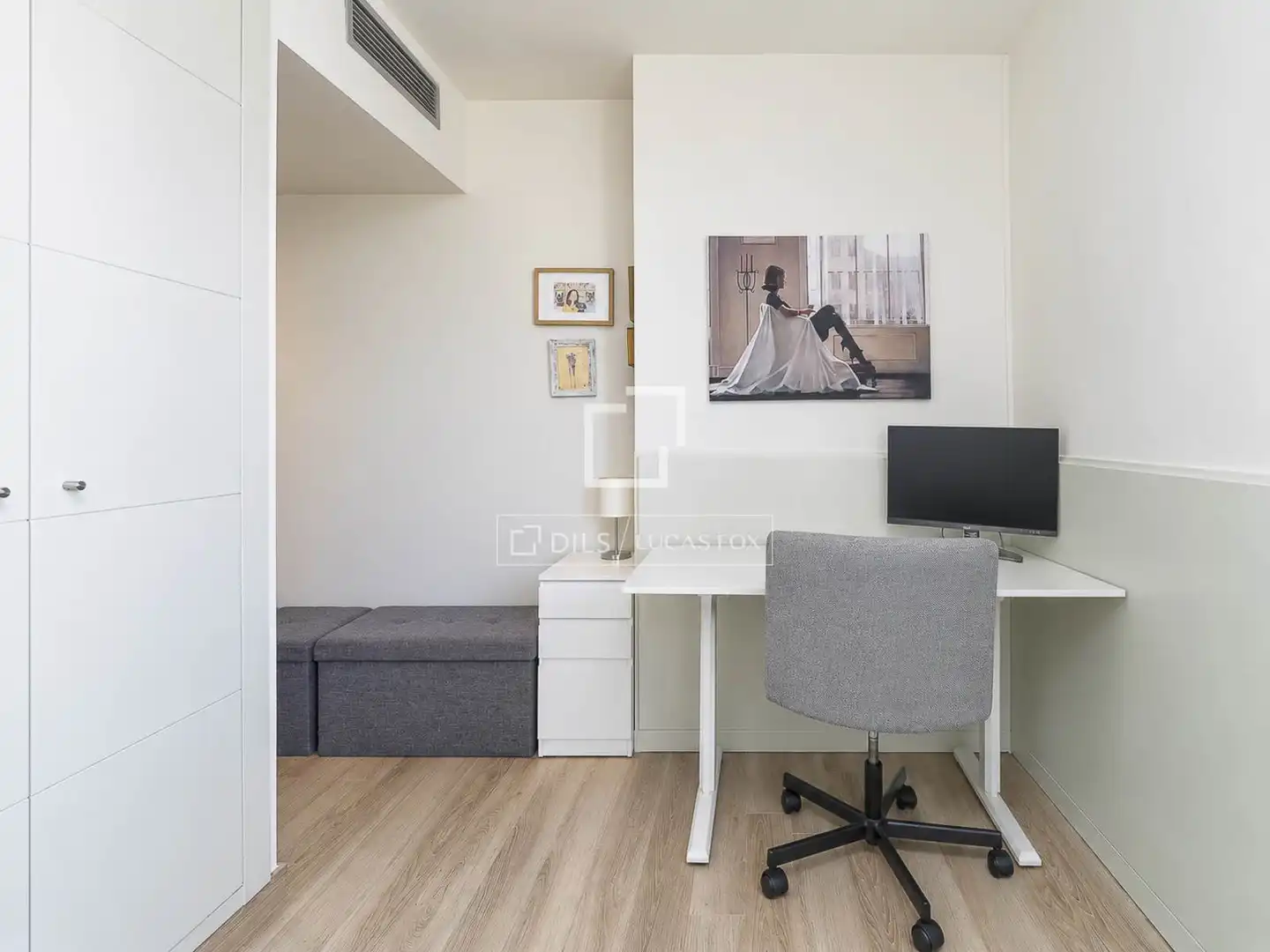 Schlafzimmer von Wohnung zum Verkauf in Barcelona mit Klimaanlage und Balkon