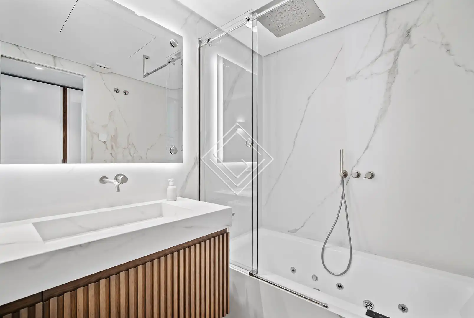Badezimmer von Wohnung zum Verkauf in Marbella mit Klimaanlage, Heizung und Terrasse