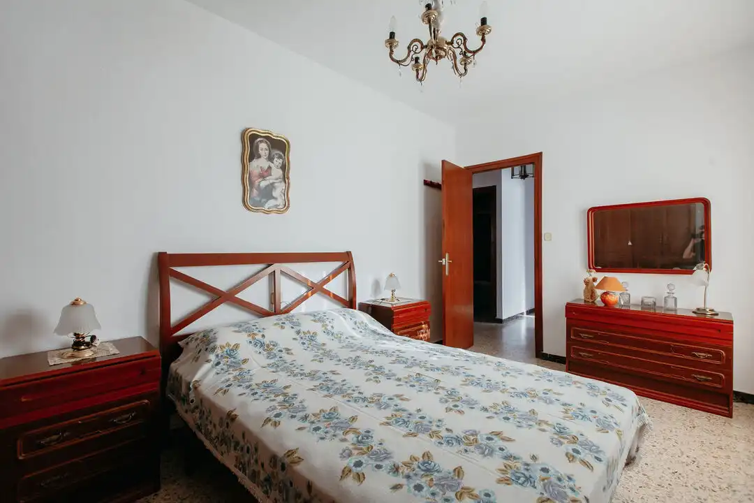 Dormitori de Casa o xalet en venda en Almuniente amb Calefacció, Terrassa i Moblat
