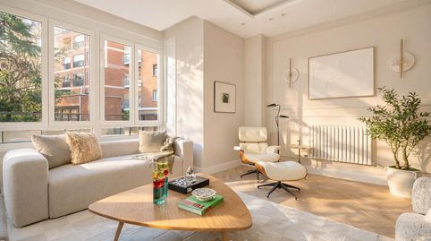 Piso renovado de 3 dormitorios en Almagro, Madrid, image 2