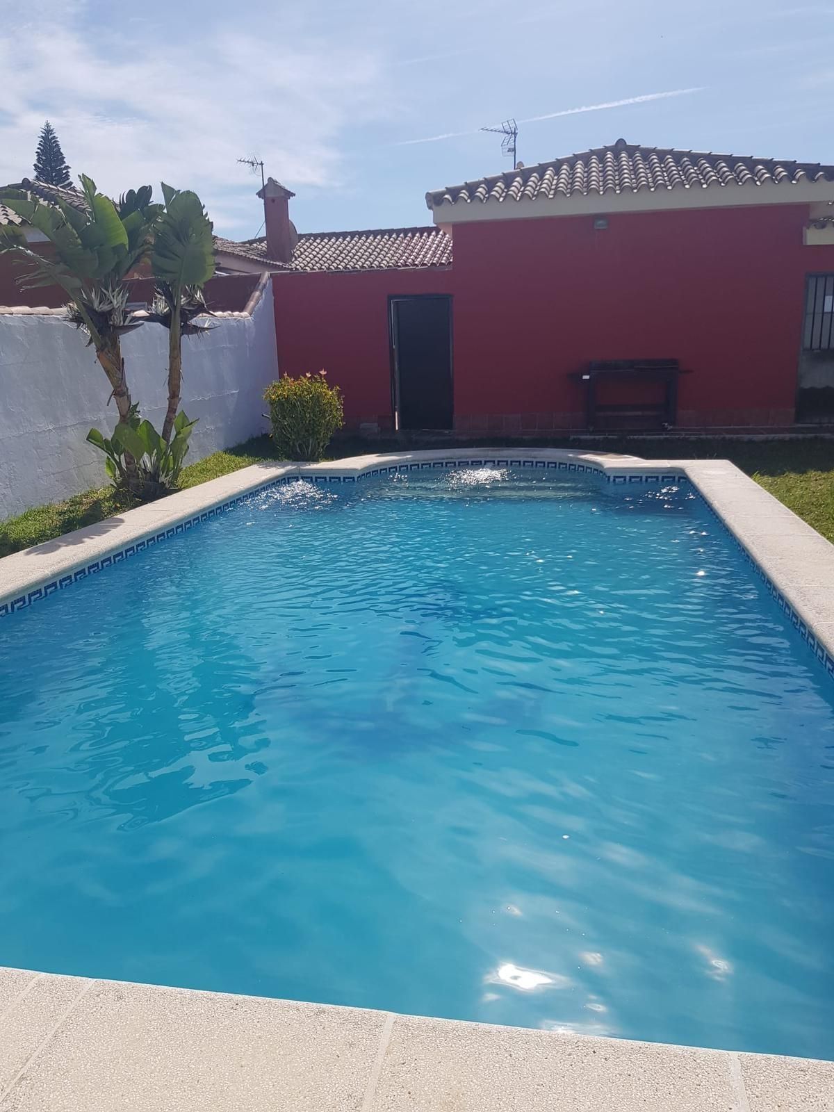 Piscina de Casa o xalet de lloguer en Chiclana de la Frontera amb Calefacció, Jardí privat i Terrassa