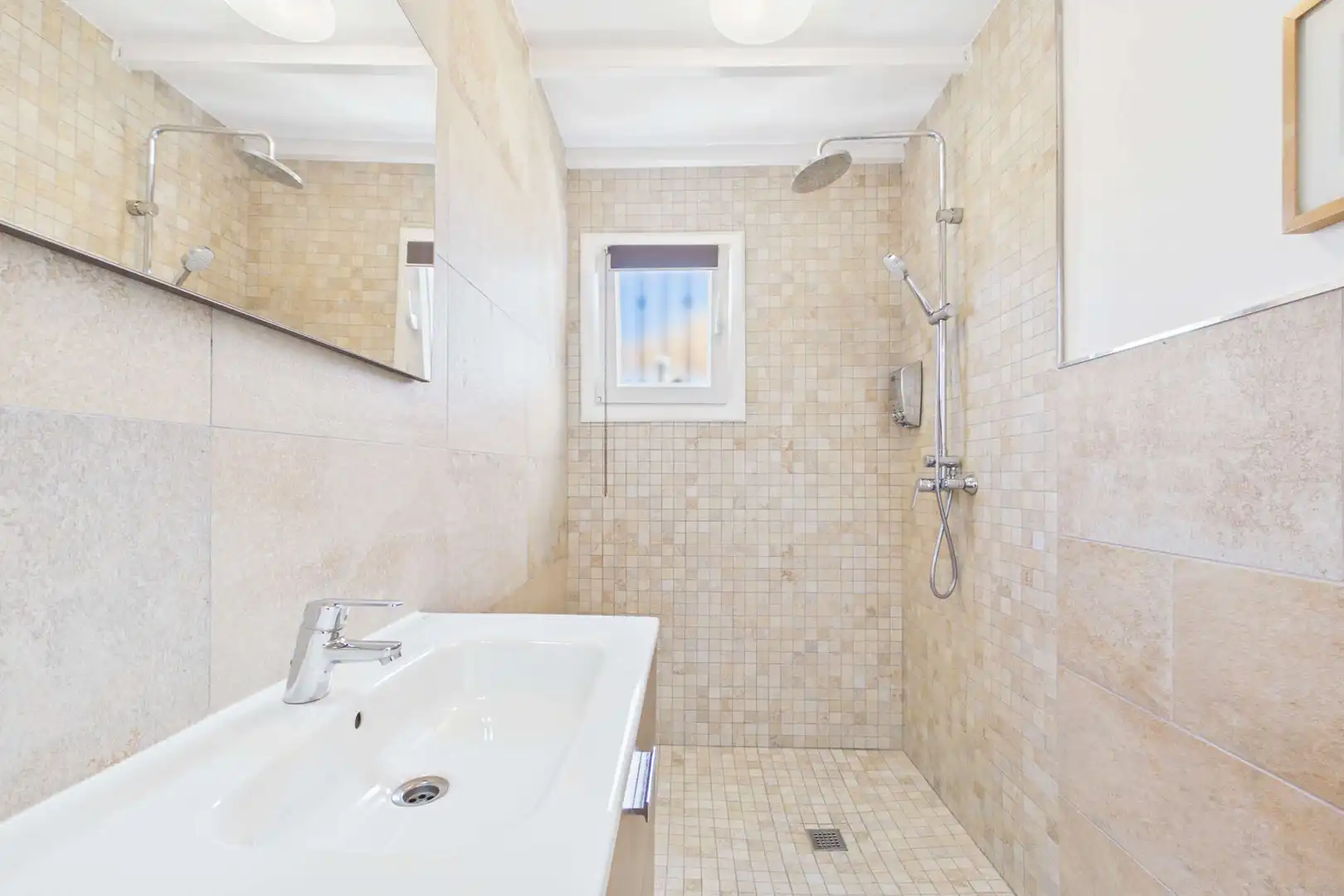Baño de Finca rústica en venta en Muro con Aire acondicionado, Terraza y Amueblado
