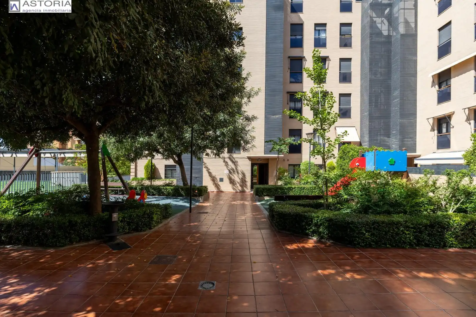 Vista exterior de Ático en venta en Granada con Calefacción, Terraza y Trastero