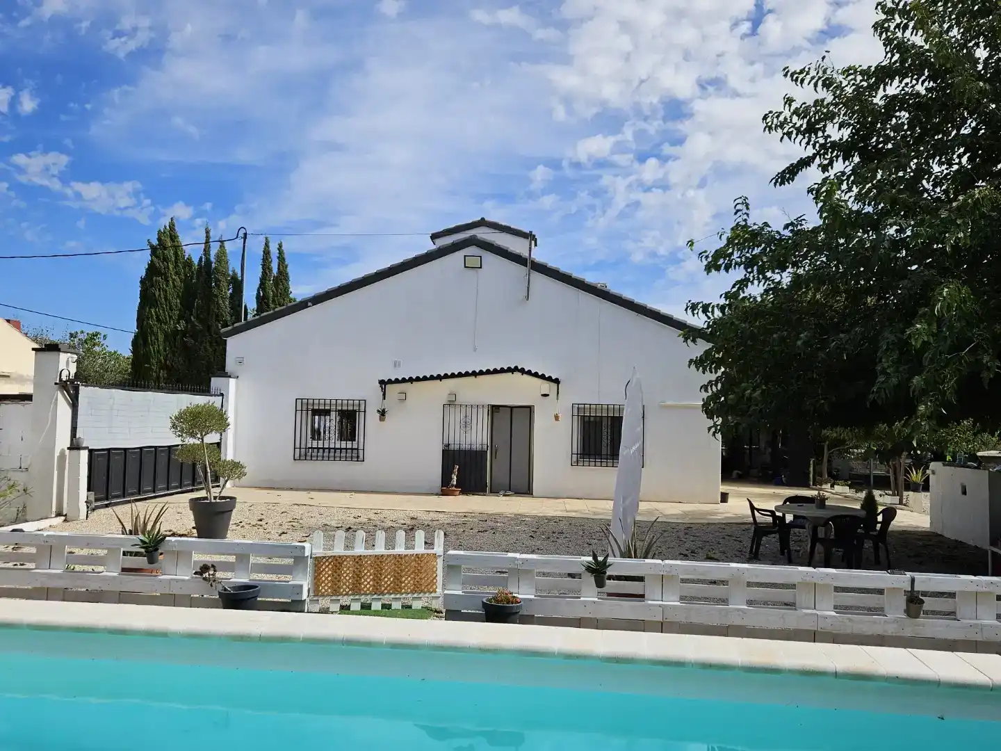 Vista exterior de Casa o xalet en venda en Villena amb Aire condicionat i Piscina