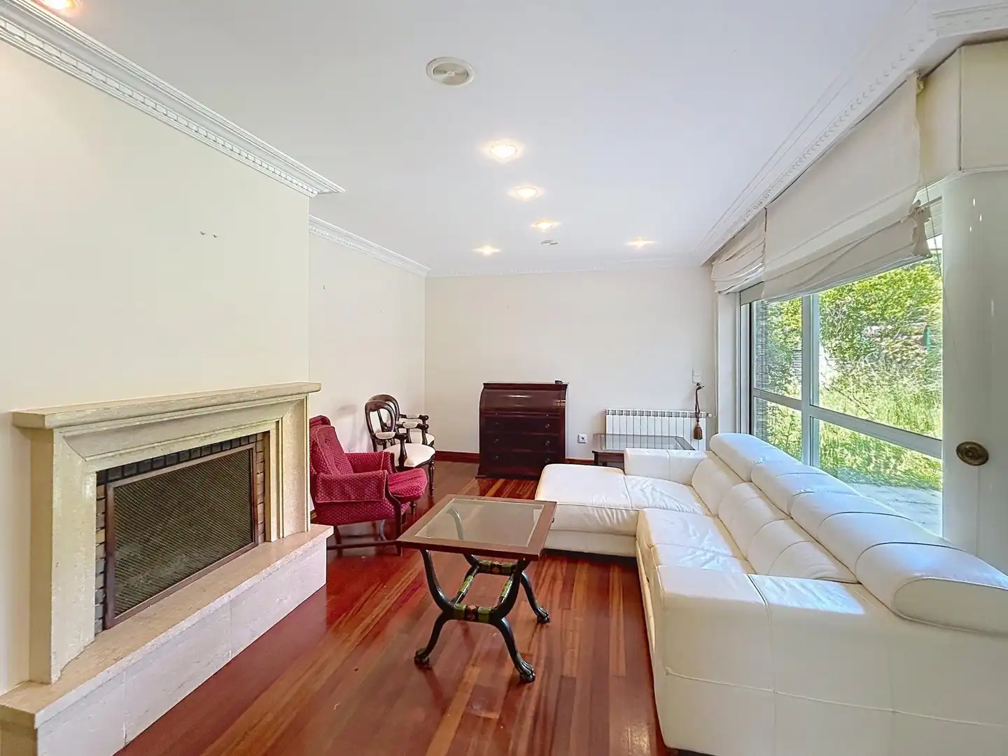 Sala de estar de Casa adosada en venta en Santiago de Compostela  con Calefacción, Terraza y Piscina comunitaria